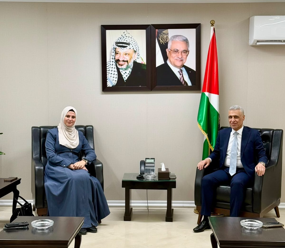 الوزير أيمن قنديل يؤكد أهمية تعزيز التعاون لتطوير الخدمات المقدمة للمواطنين 12.07.2026