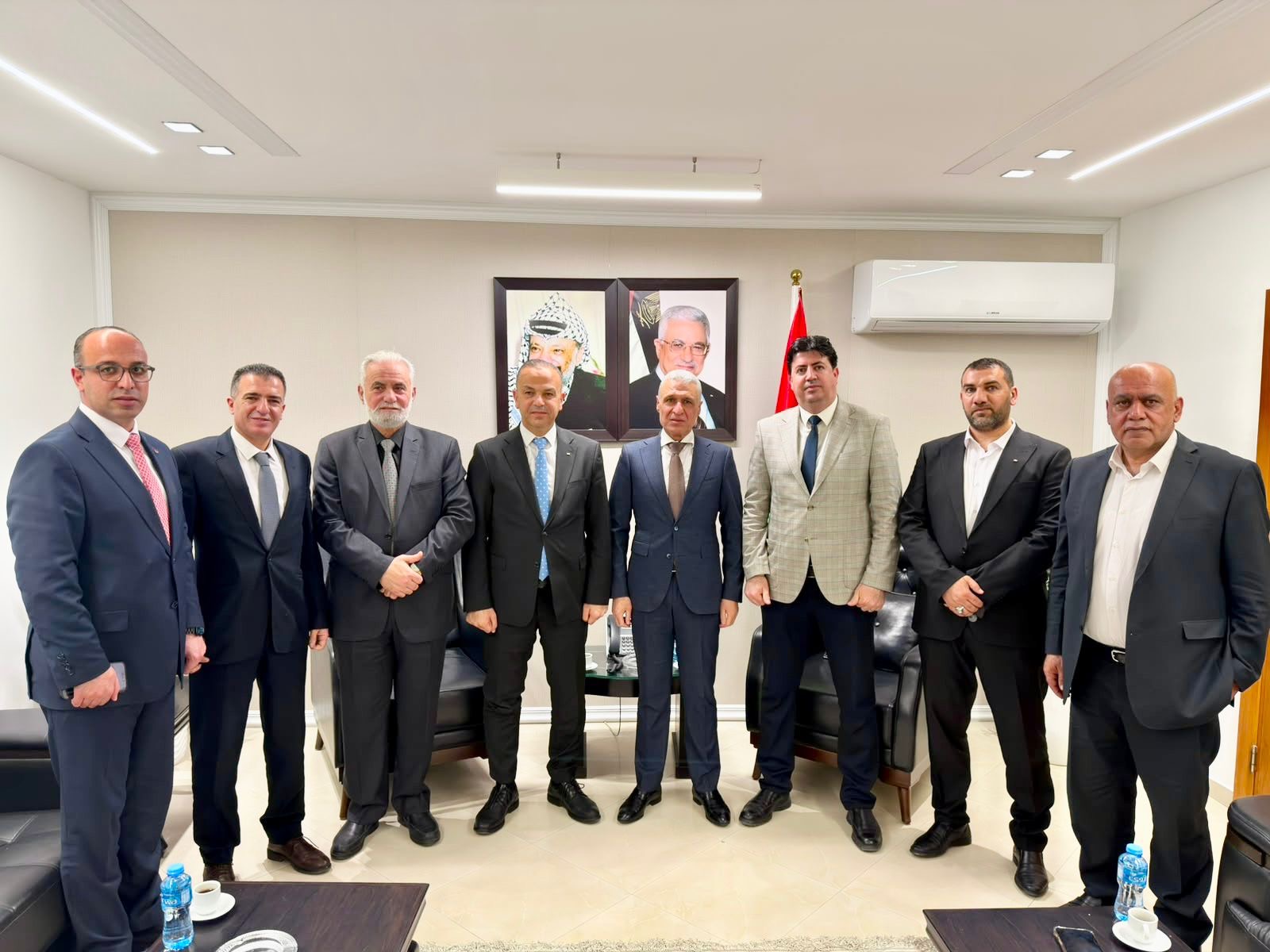 الوزير قنديل يستقبل رئيس بلدية الخليل ويؤكد تسخير الإمكانيات لدعم صمود المدينة 14-06-2026