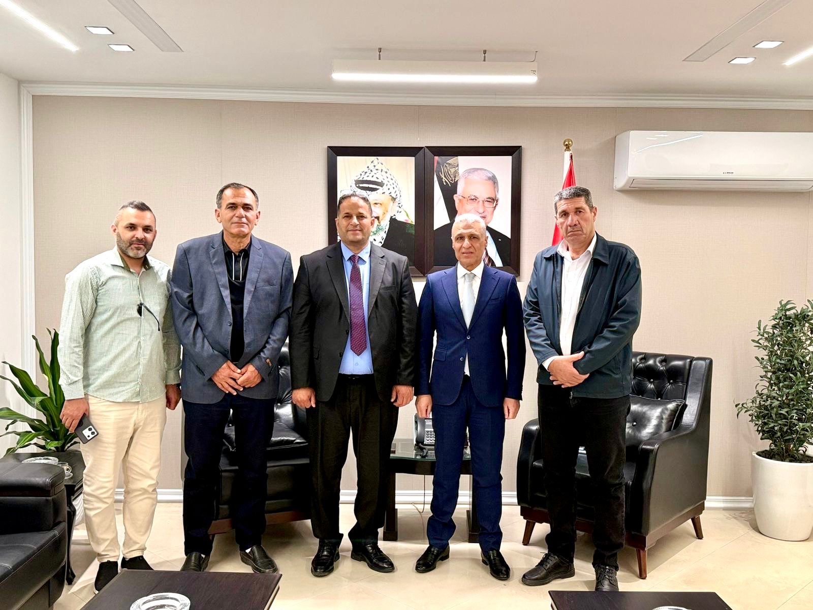 الوزير قنديل يبحث مع بلدية الظاهرية تداعيات الاغلاقات على المدينة وسبل التخفيف من آثاره على المواطنين