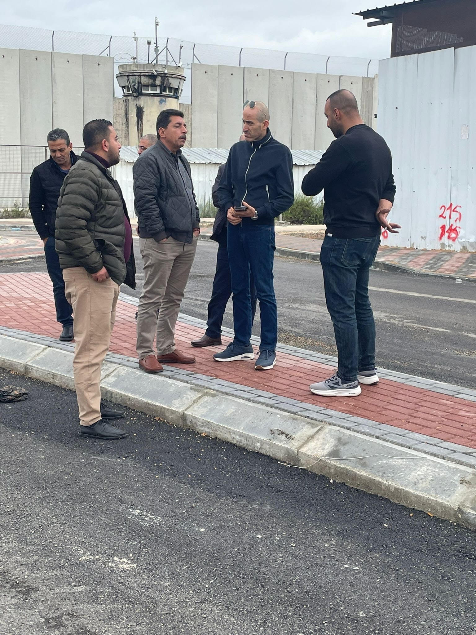 5-2-2026 بعد المتابعة من الهيئة العامة للشؤون المدنية تم إعادة تأهيل وتوسعة وتعبيد وإنارة الطريق المؤدي إلى المعبر الشمالي لمدينة قلقيلية