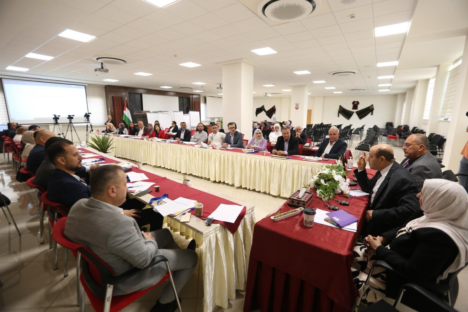 الشؤون المدنية تشارك في ورشة لإعداد وإنجاز دليل إجراءات العلاقات العامة والبروتوكول بالتعاون مع ديوان الموظفين العام